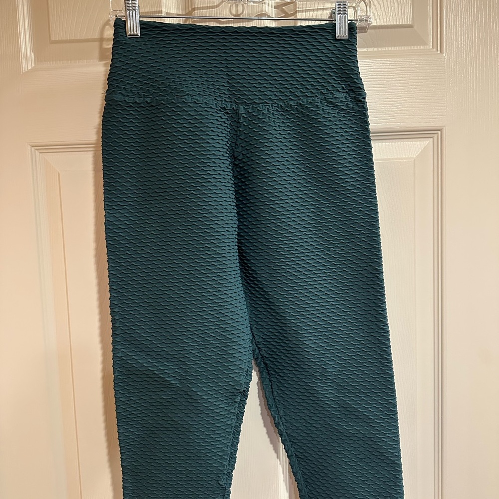Textured Green Leggings with Elastic Waistband